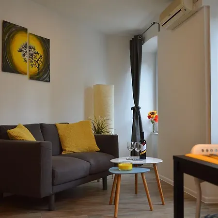 Dinghy Apartman